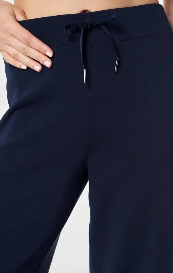 AirEssentials Wide Leg Pant in Timeless Navy