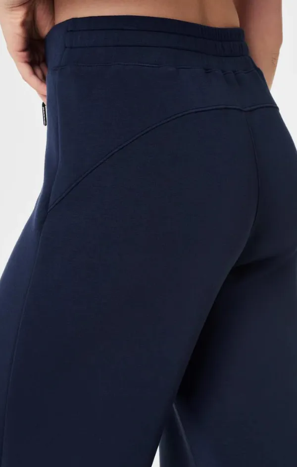 AirEssentials Wide Leg Pant in Timeless Navy