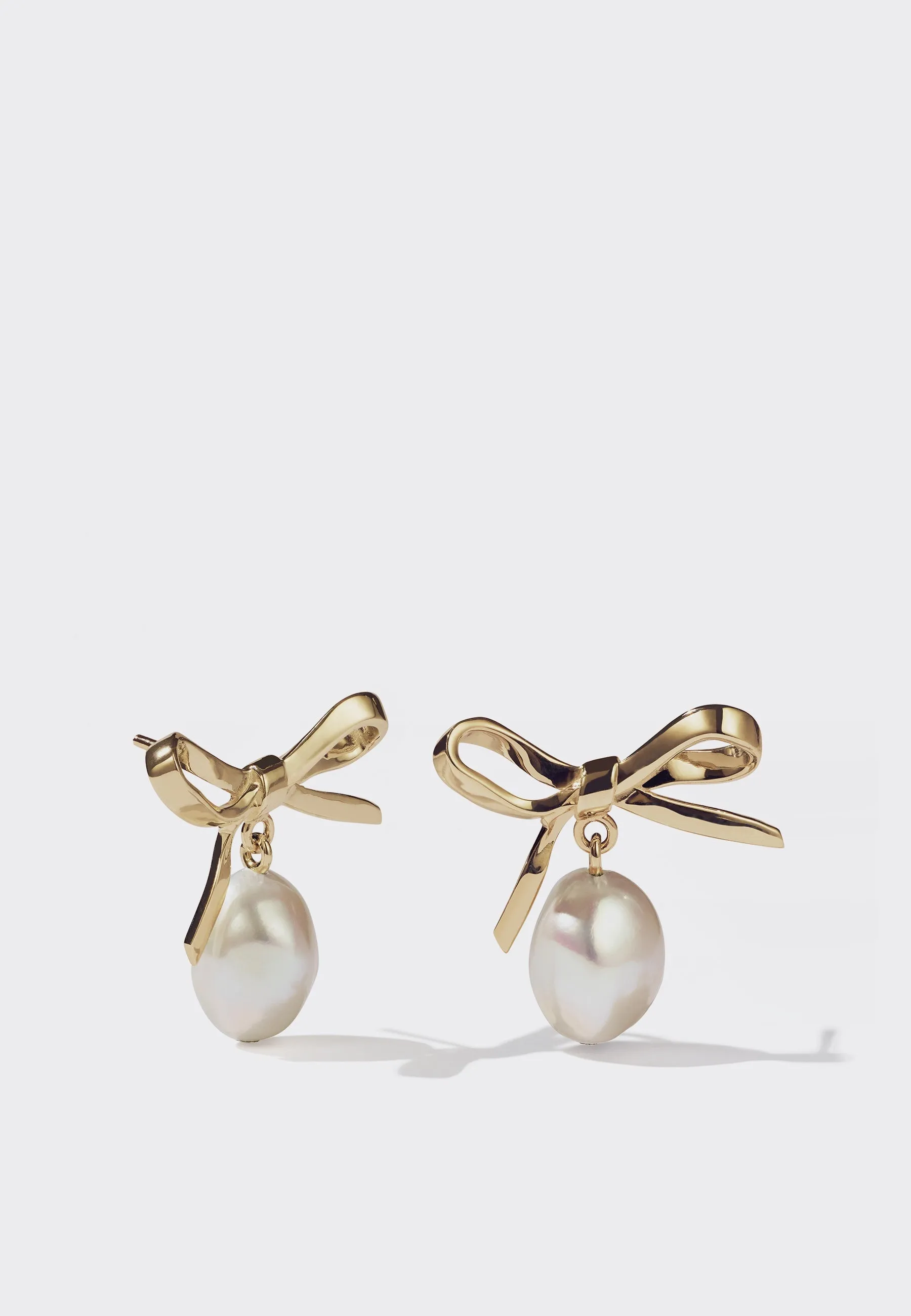 Bow Pearl Stud Earrings - Gold Plated