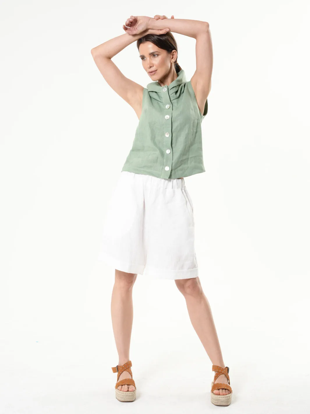 Buttoned Sleeveless Linen Top In Light Green