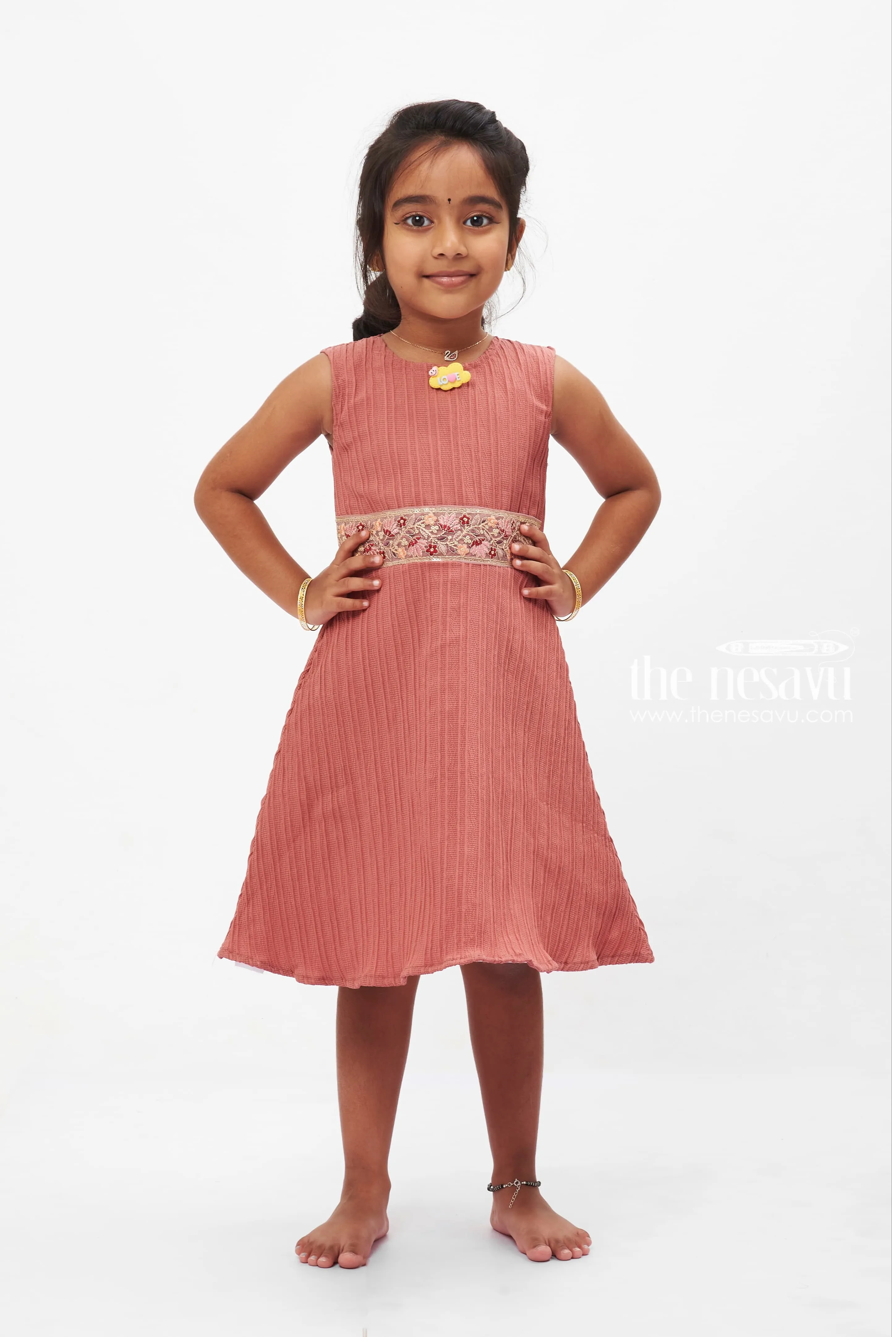 Coral Charm Pleated Dress: Sleeveless Delight with Floral Brooch for Girls