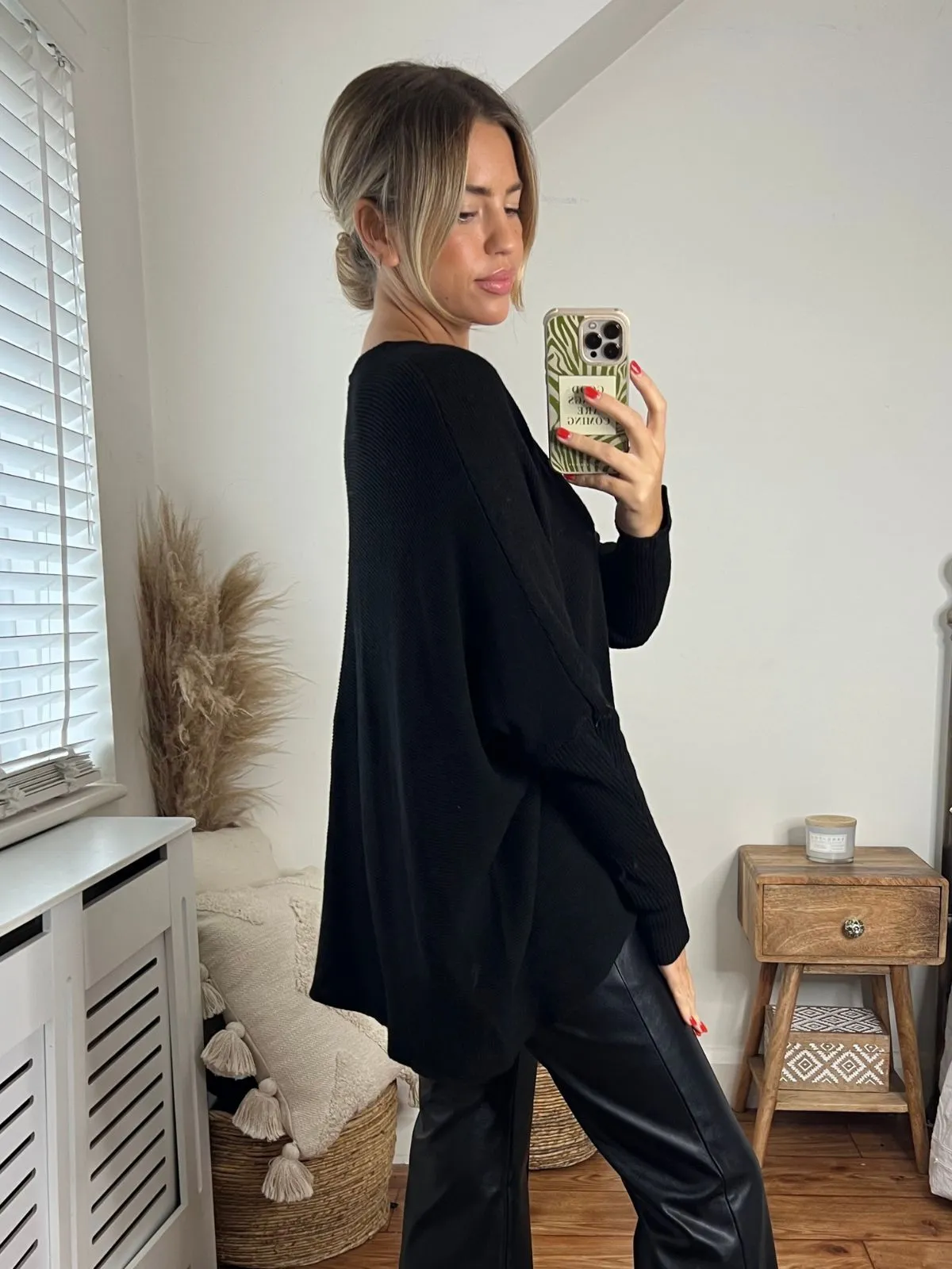 Ella Oversized knitted V Neck Jumper / Black