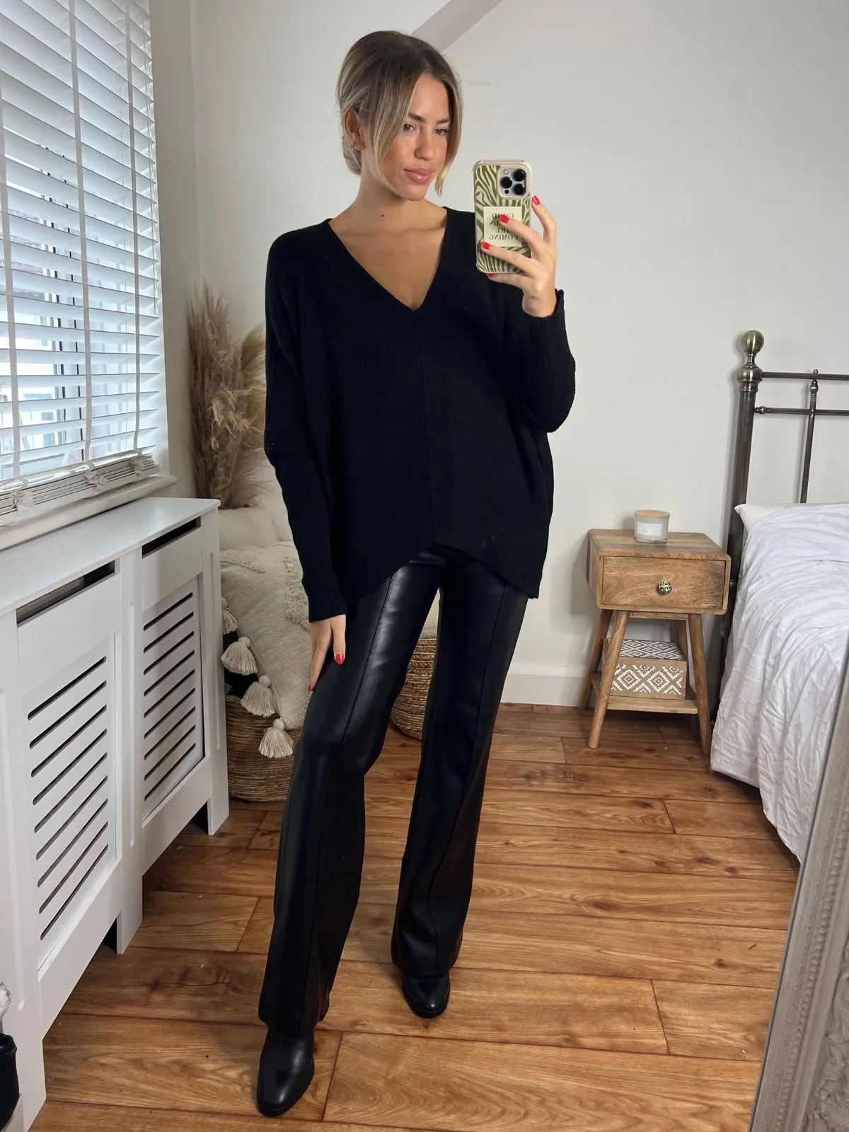 Ella Oversized knitted V Neck Jumper / Black