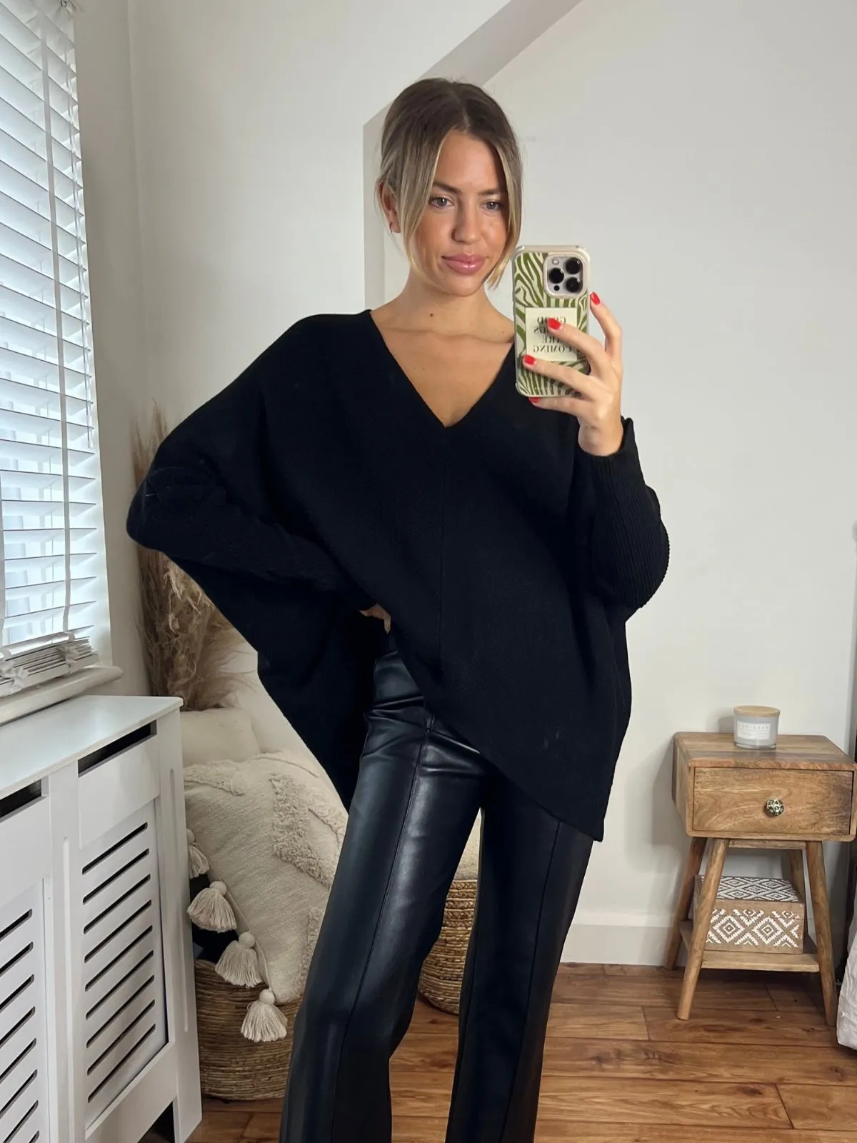 Ella Oversized knitted V Neck Jumper / Black